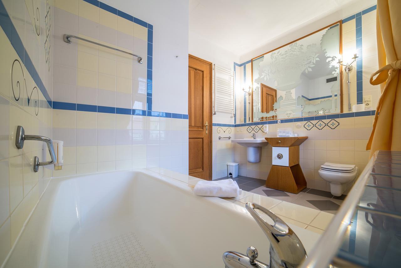 Hotel Three Lilies Inkl Aquaforum Frantiskovy Lazne Ngoại thất bức ảnh