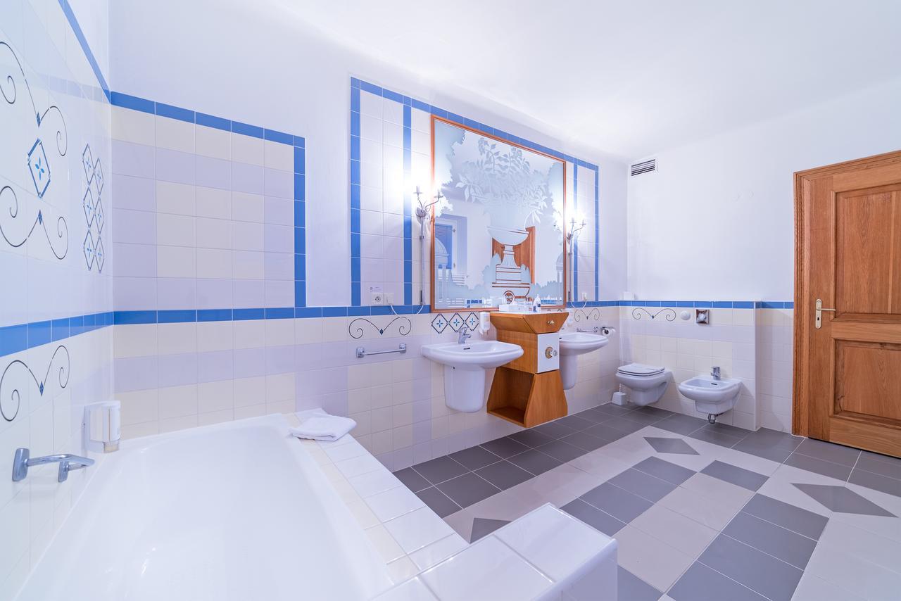 Hotel Three Lilies Inkl Aquaforum Frantiskovy Lazne Ngoại thất bức ảnh