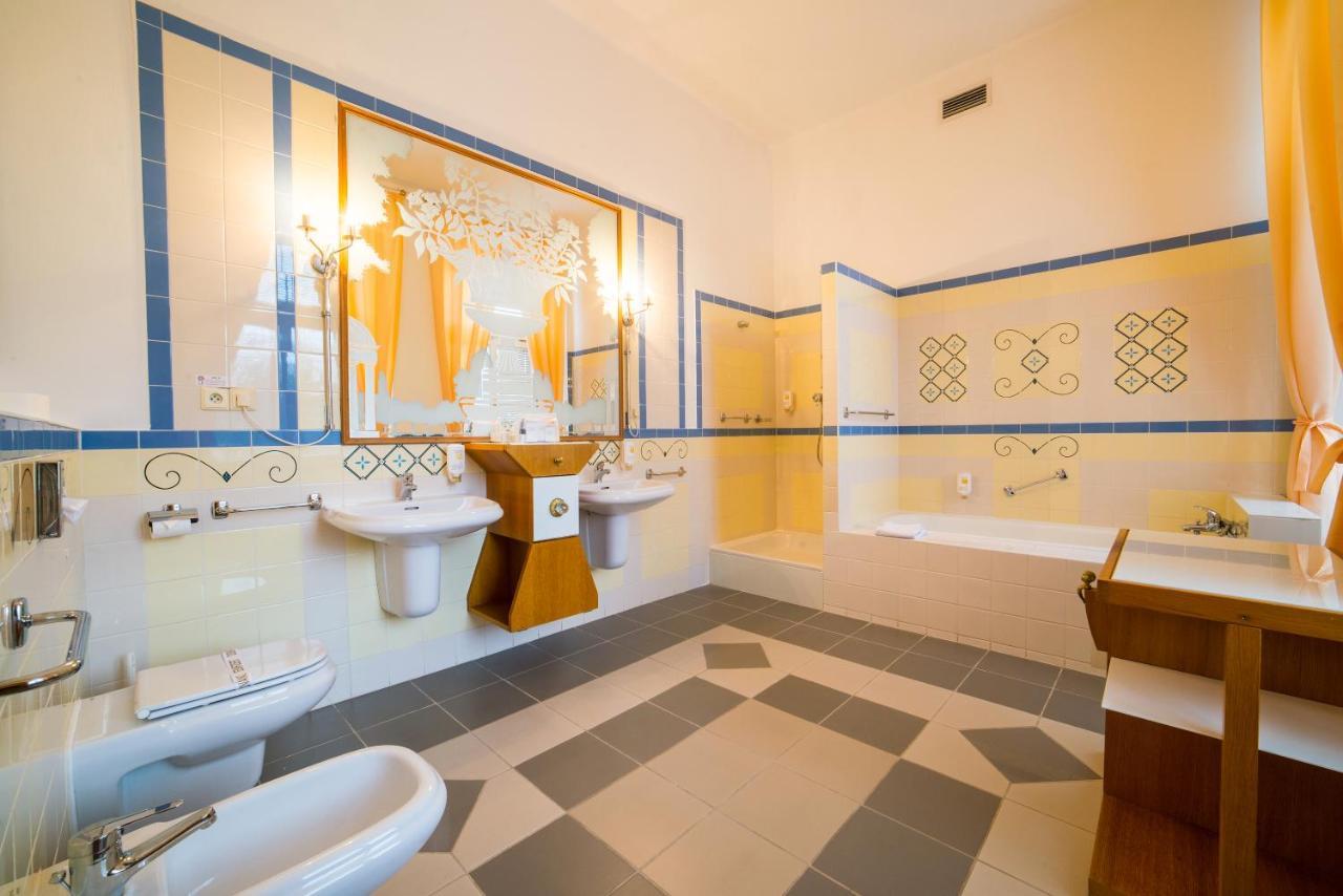 Hotel Three Lilies Inkl Aquaforum Frantiskovy Lazne Ngoại thất bức ảnh